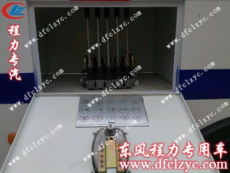 東風多利卡拖吊式清障車工作平臺