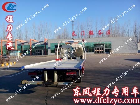湖北程力送車司機(jī)途中遇服務(wù)站，小憩一下