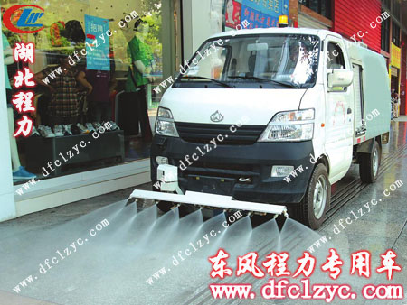 湖北程力長(zhǎng)安人行道護(hù)欄清洗車(chē)工作畫(huà)面展示圖