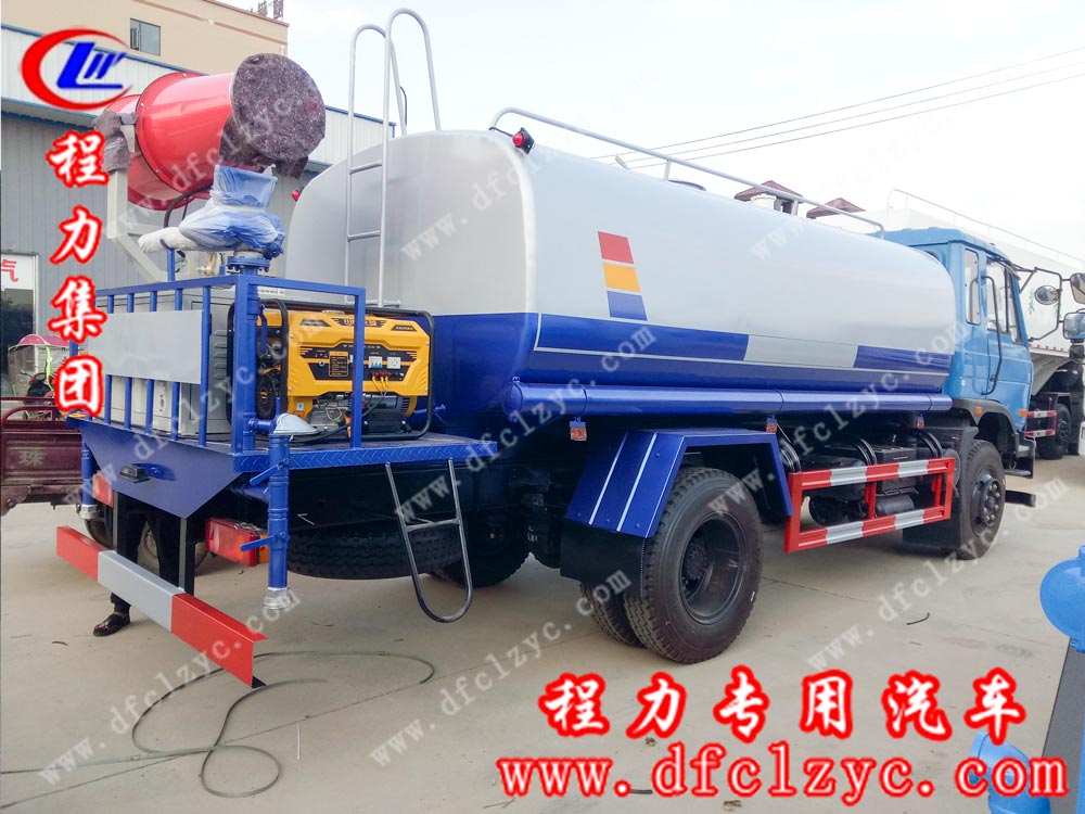 湖北程力集團生產(chǎn)的東風(fēng)145噴霧車