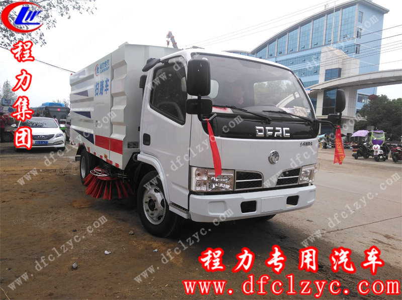 程力集團(tuán)5方掃路車即將開(kāi)往河南禹州