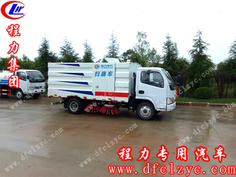 程力集團(tuán)5方掃路車和5方噴霧車已順利到達(dá)河南禹州