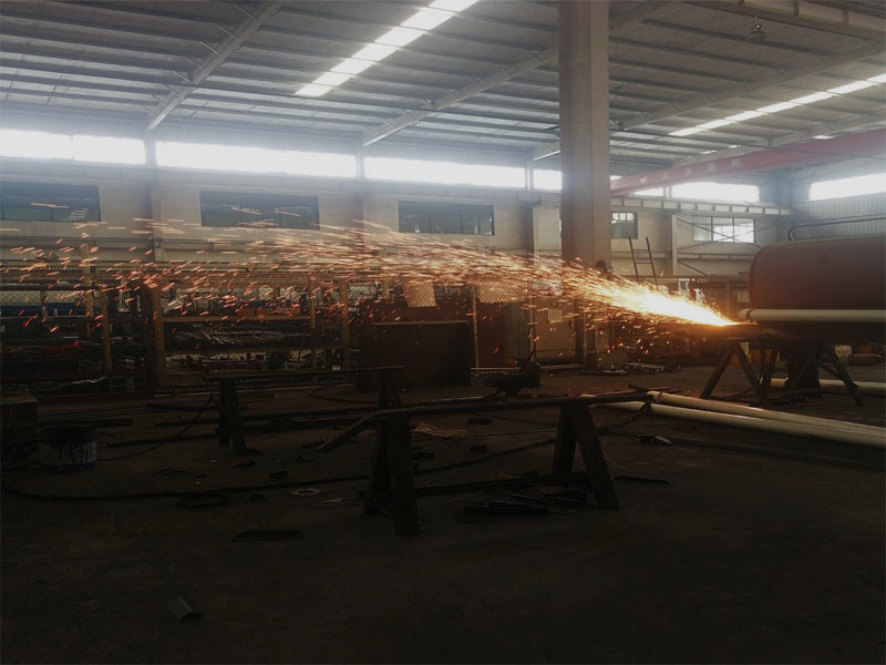 每一輛品質(zhì)過(guò)硬的灑水車(chē)背后，都要經(jīng)過(guò)無(wú)數(shù)次煙花的洗禮
