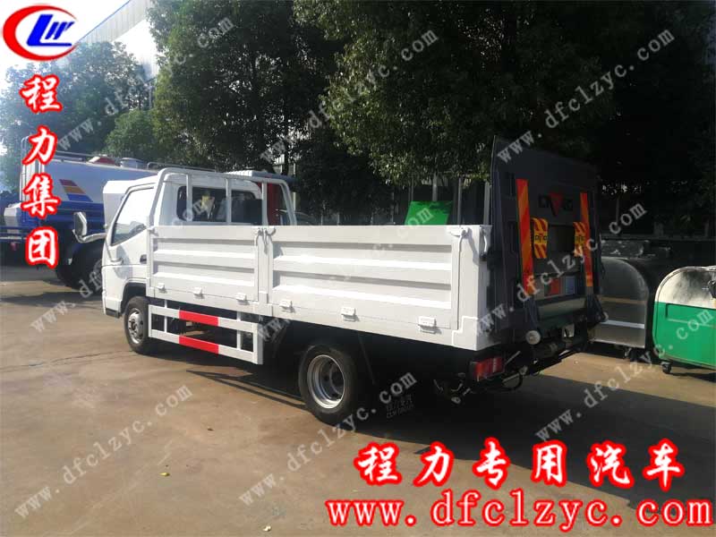 程力集團(tuán)國六唐駿歐鈴?fù)把b垃圾車，裝配液壓尾板，車廂可選裝側(cè)翻欄板，方便空桶搬運(yùn)