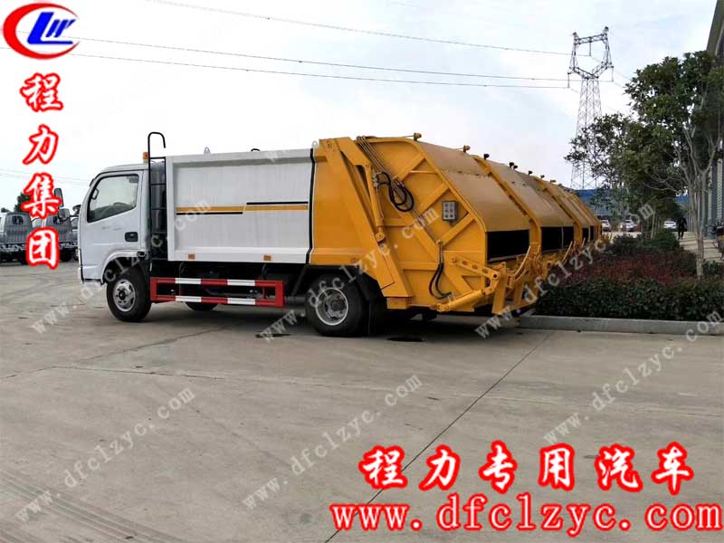 程力集團(tuán)壓縮垃圾車，整裝待發(fā)，出口海外
