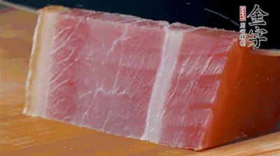 金字火腿切片。