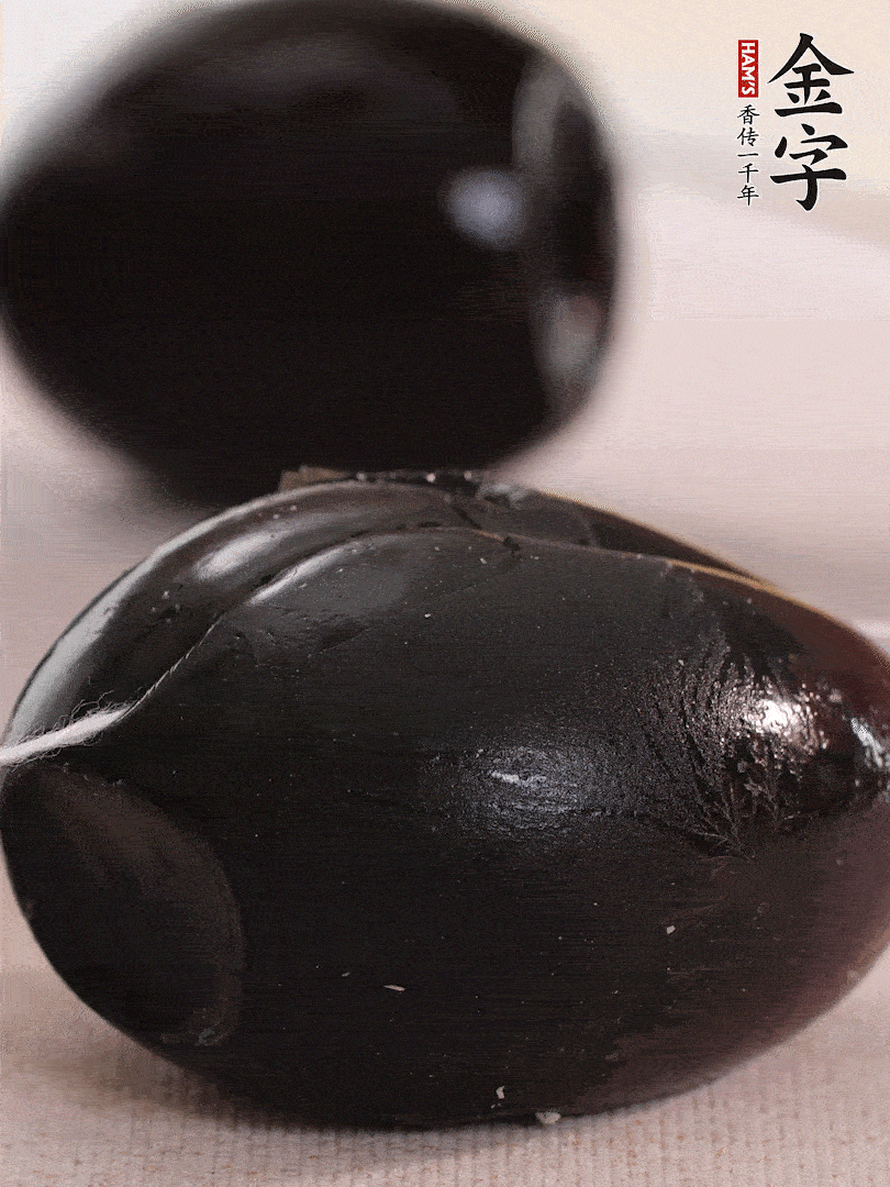 娃娃菜金針菇去跟洗凈，皮蛋改刀。