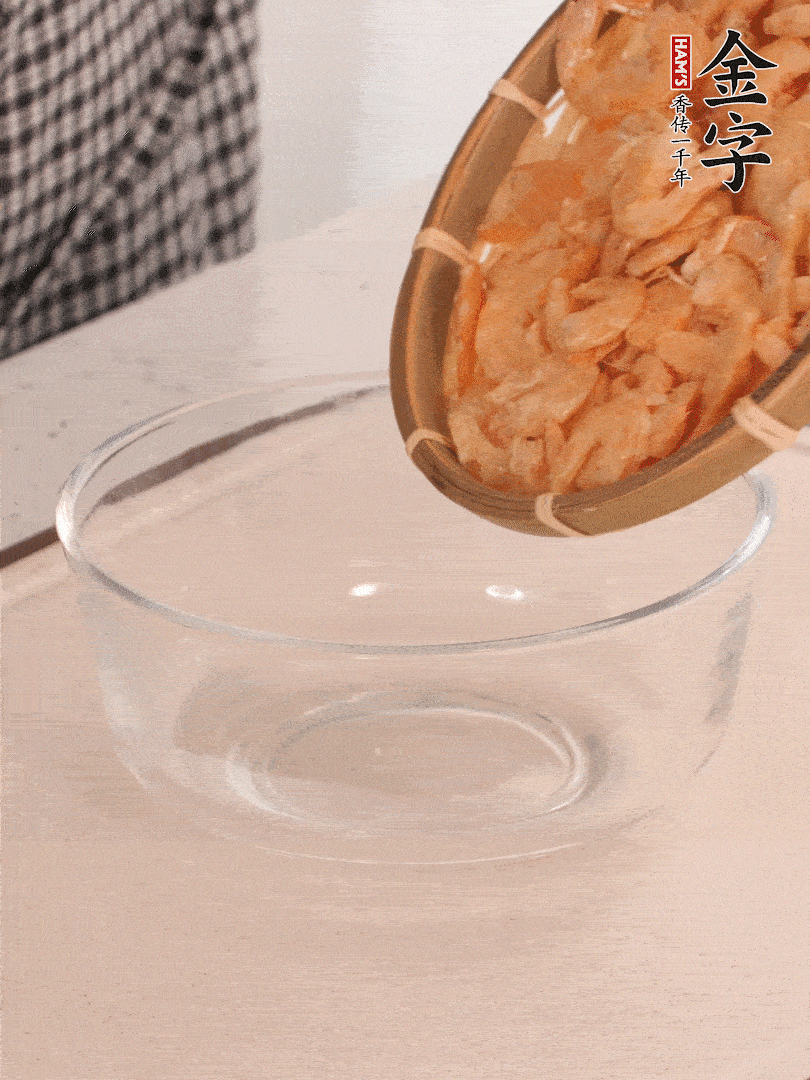 海米提前用溫水浸泡一會(huì)。