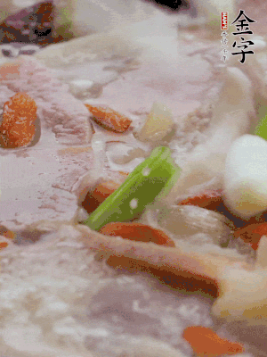 最后下枸杞、蒜白。