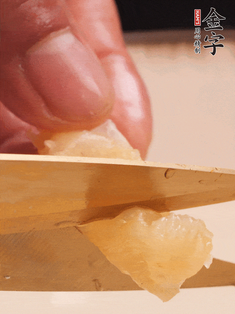 取出放入清水中，清洗表面，再剪成小段