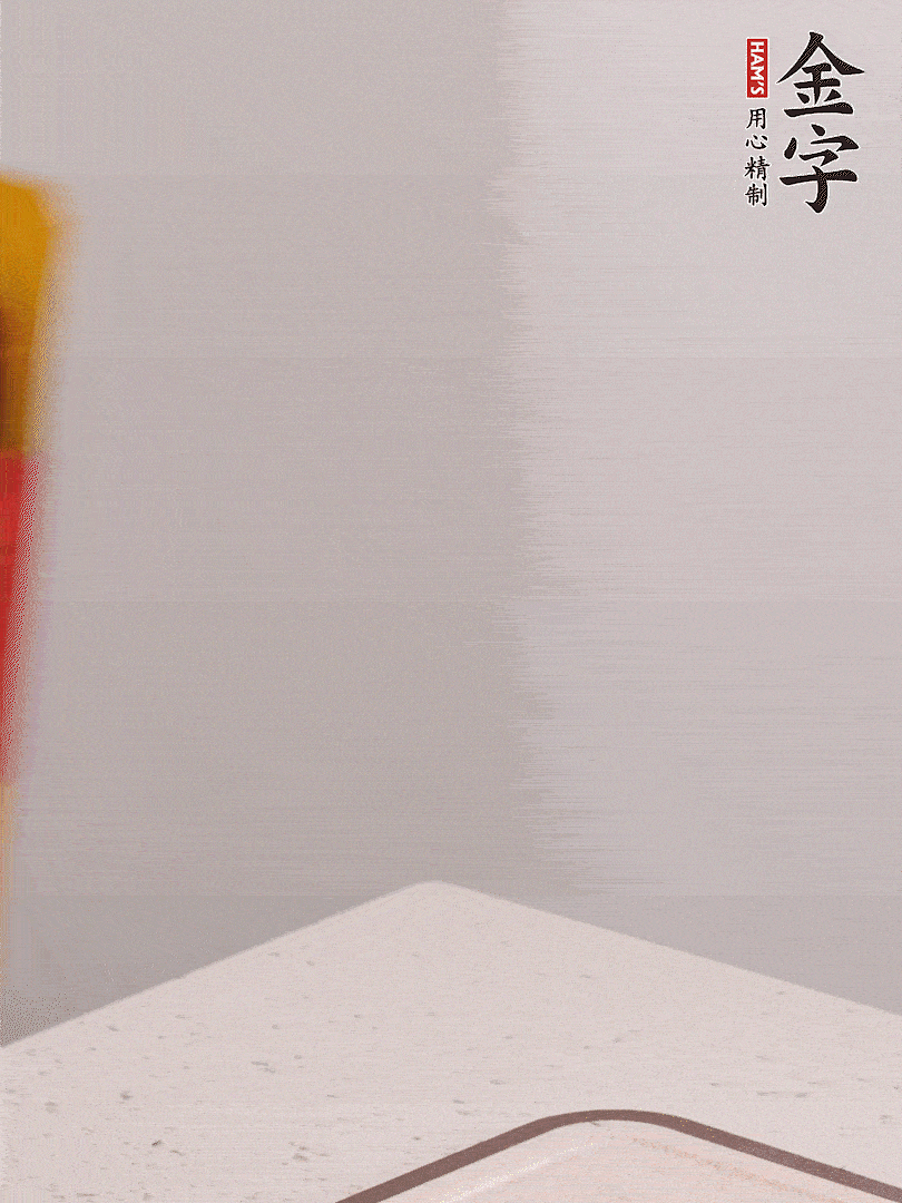 金字火腿切片，溫水浸泡5分鐘，將牛腩放鍋中，倒入比食材多2倍的清水，加姜焯水