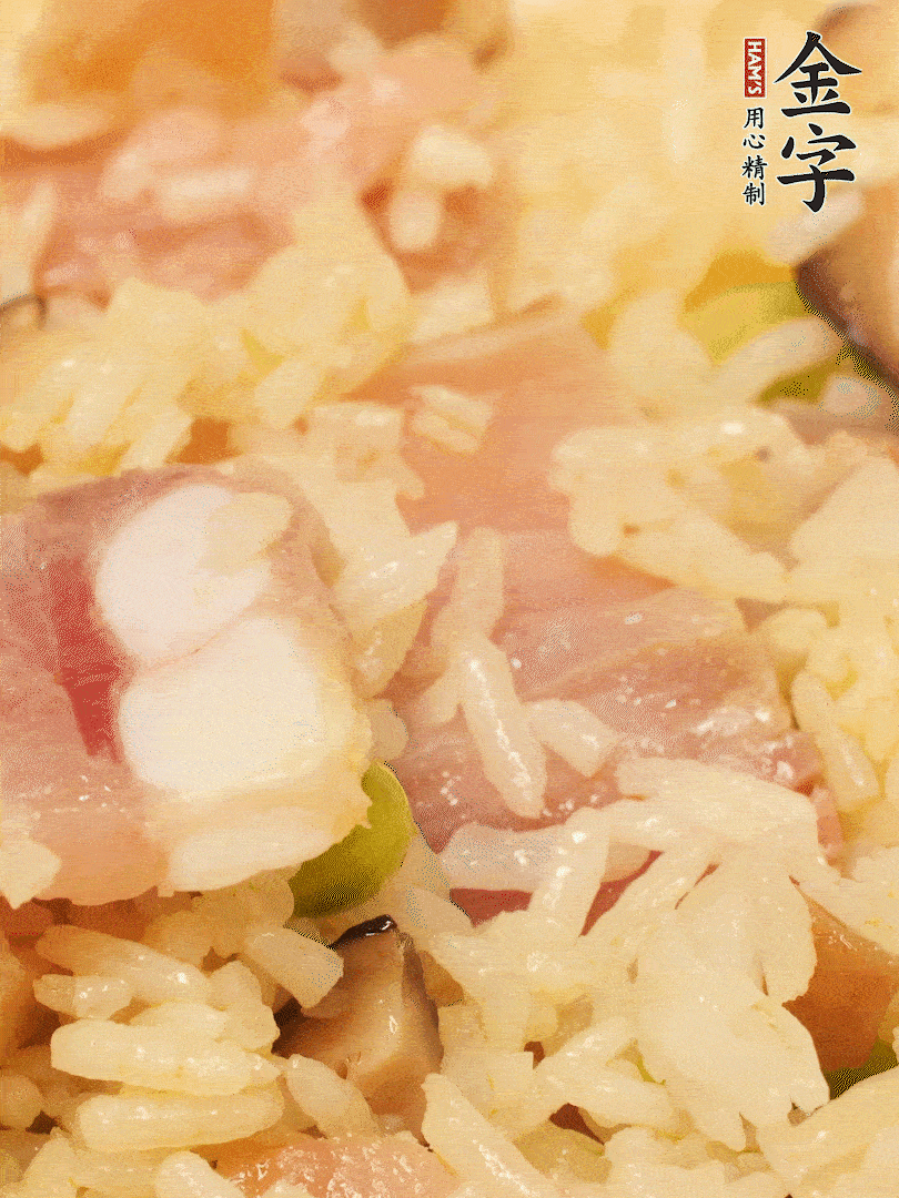 下米飯、蝦米繼續(xù)翻炒