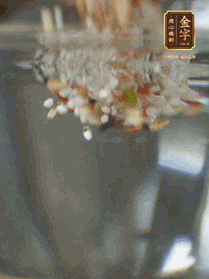 雜糧提前浸泡6小時(shí)，洗凈后下砂鍋
