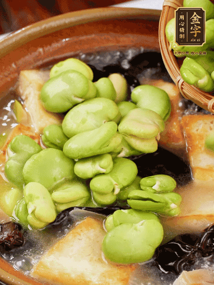 最后可以放豆瓣、木耳煮熟，依照個人口味加點鹽調(diào)味