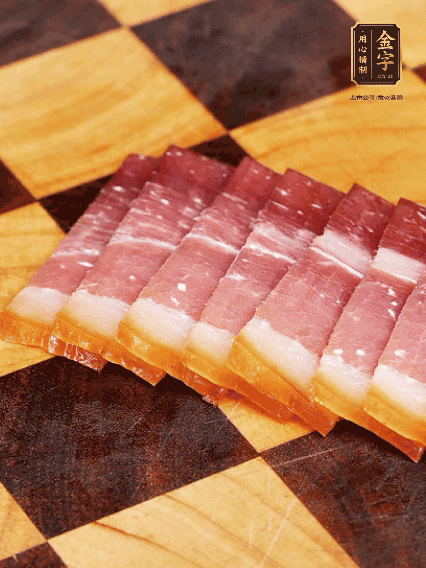 鮑魚處理干凈，金字火腿切片備用